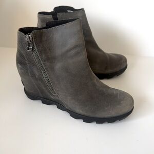Sorel Women's Joan Of Arctic Wedge II Chelsea Boot in Gray Size 10